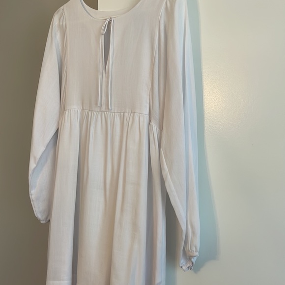 Women’s CLUB MONACO Dress - Picture 2 of 3